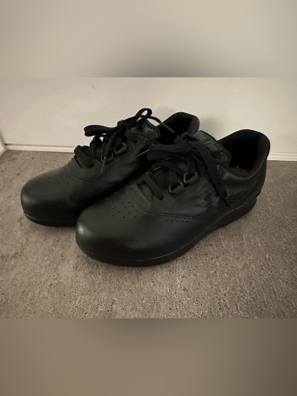 SAS Women's Black Leather Free Time Lace Up Walking Shoe Size 6.5 W